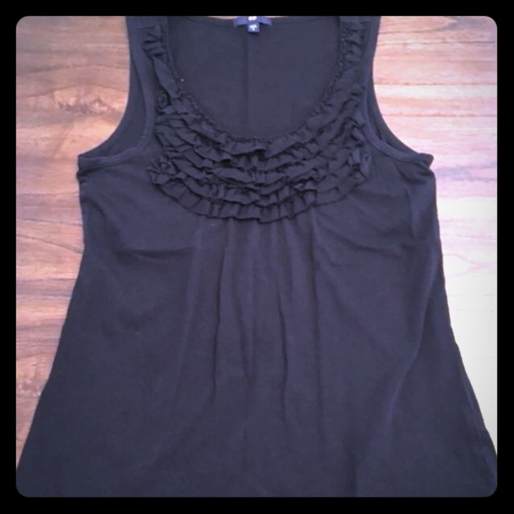 Gap ruffle scoop neck sleeveless blouse- black